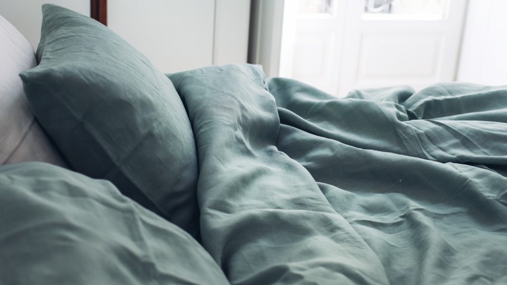 The Best Sheet Colors If You Have A Green Duvet - House Digest  